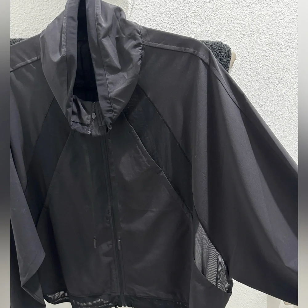 Lululemon jacket - Picture 1 of 5